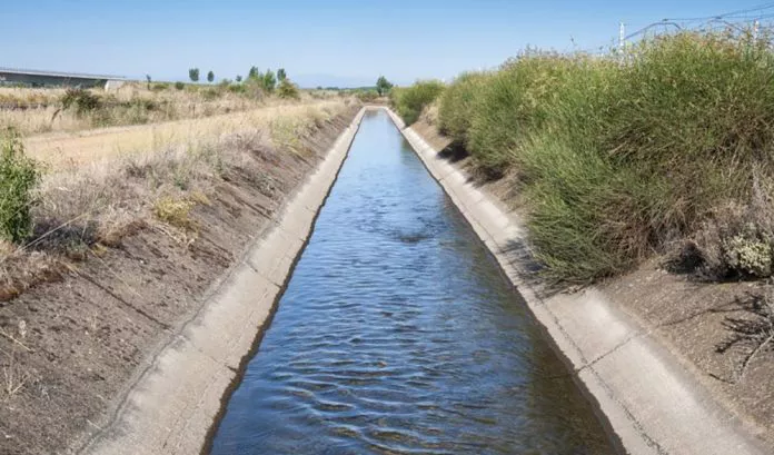 canal-de-riego-fenacore-696x409