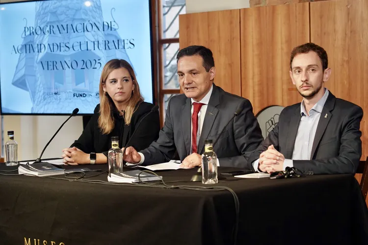 PRESENTACION DE LAS ACTIVIDADES CULTURALES DEL MUSEO CASA BOTINES GAUDI