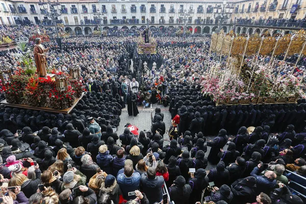 ENCUENTRO DURANTE LA PROCESION DE LOS PASOS DE LEON