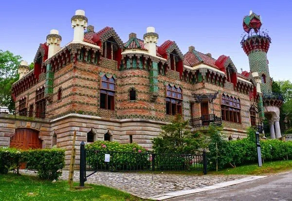 EL CAPRICHO DE GAUDI - COMILLAS