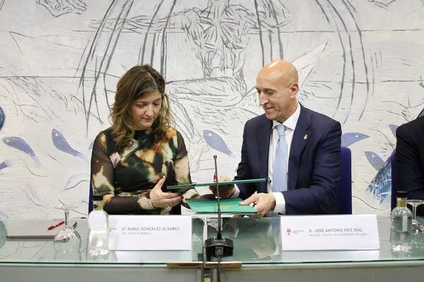 FIRMA DEL ACUERDO DE RENOVACION DEL ACUERDO DE EVALUACION Y CONTROL DEL RUIDO EN LEON