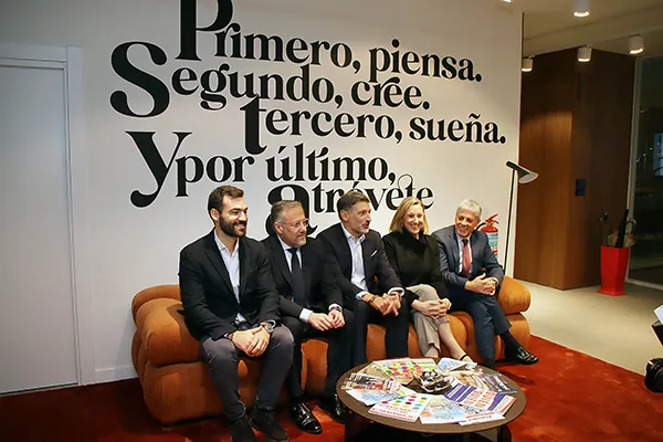 HOSTELEON INAUGURA 2HLIVING