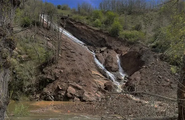 DESPRENDIMIENTO EN VEGACERVERA