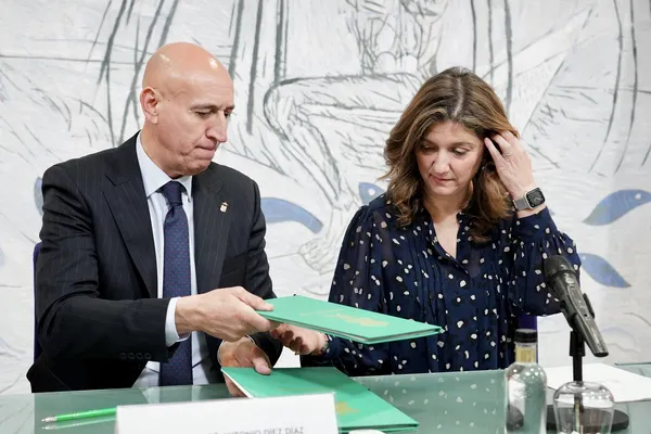 FIRMA DEL ACUERDO ENTRE AYUNTAMIENTO Y UNIVERSIDAD DE LEON