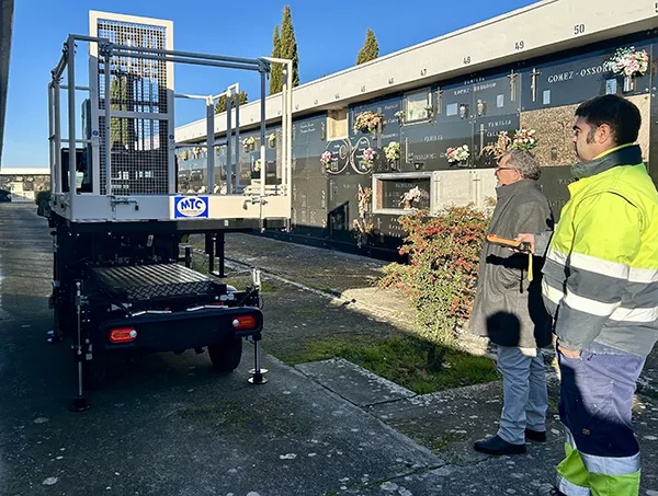 NUEVA MAQUINARIA PORTA FERETROS EN ELCEMENTERIO DE PONFERRADA
