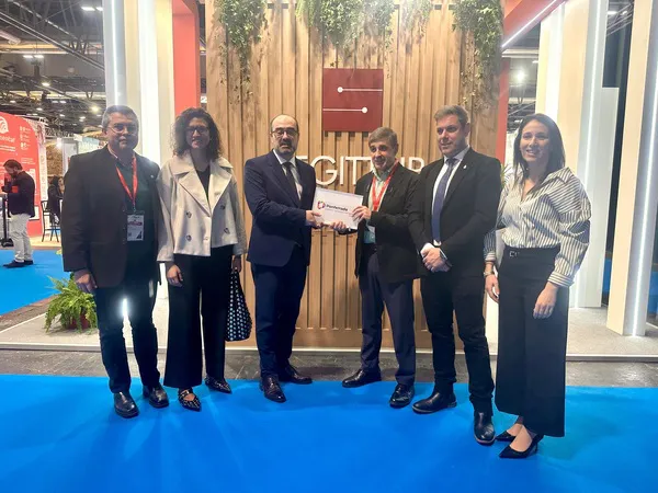 PONFERRADA RECOGE EN FITUR LA RENOVACION DEL DISTINTIVO DE DESTINO TURISTICO INTELIGENTE