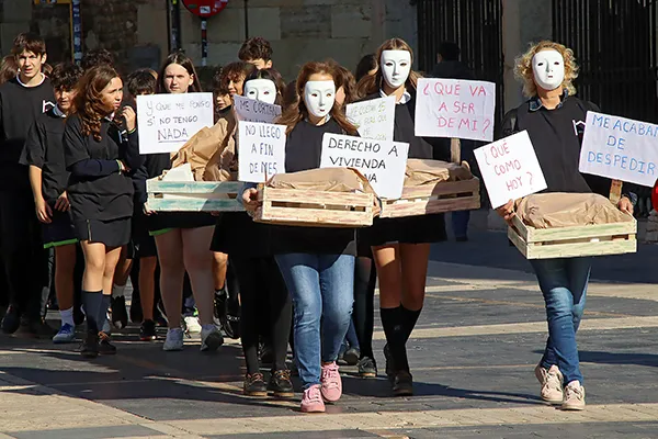ACTO DE SENSIBILIZACION SOBRE LAS PERSONAS SIN HOGAR PROTAGONIZADO POR ESCOLARES LEONESES