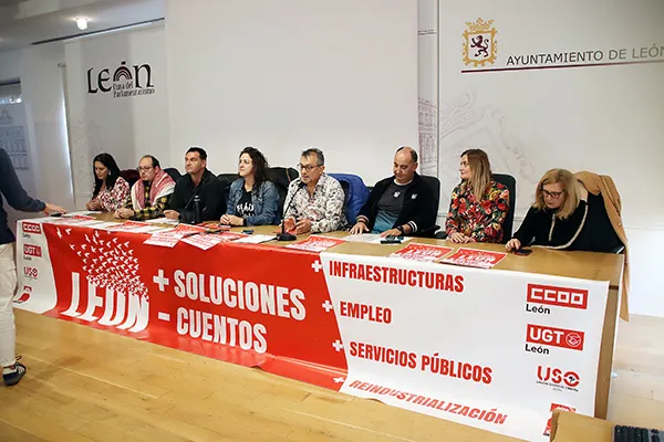 REPRESENTANTES DE CCOO, UGT, USO Y CGT PRESENTANDO EL CALENDARIO DE MOVILIZACIONES