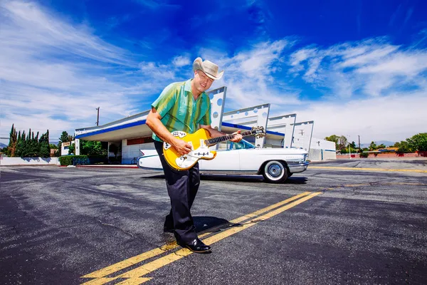 Deke_Dickerson_6_photo_credit_Susie_Delaney