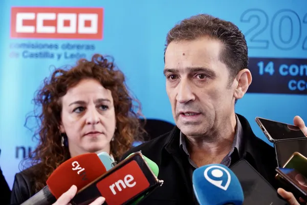 EL SECRETARIO DE CCOO EN CYL VICENTE ANDRES Y LA CANDIDATA A LA REELECCIÓN EN LEON ELENA BLASCO