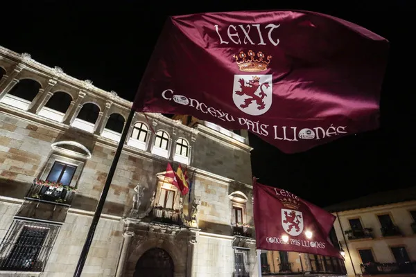 CONCENTRACION CONVOCADA POR CONCEYU Y XUNTANZA EN FAVOR DE LA AUTONOMIA PARA LEON