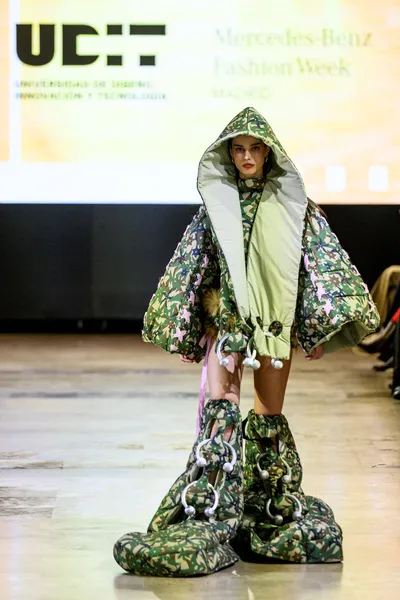 DISEÑO DE LA LEONESA ALBA MORAN EN MBFWMadrid