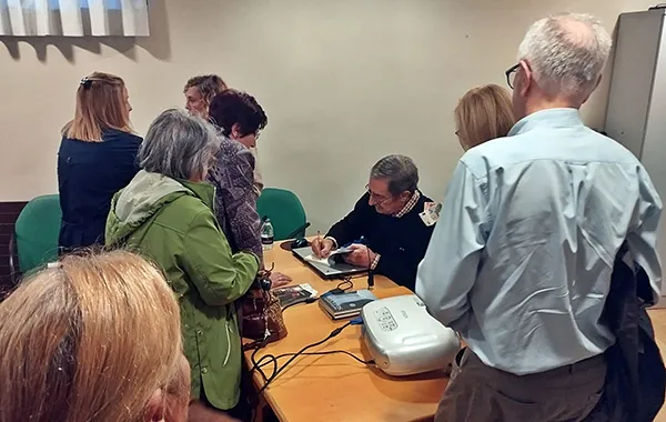 FIRMA DE LIBROS DE VICENTE VAZQUEZ EN GUARDO