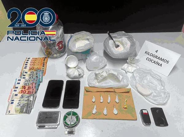 DROGA Y DINERO INTERVENIDO EN LA DETENCION