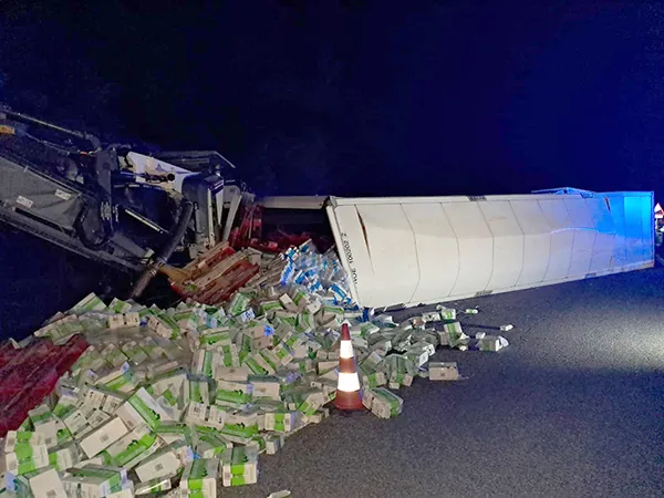 CAMION ACCIDENTADO EN VEGA DE VALCARCE
