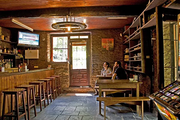 BAR DE PUEBLO