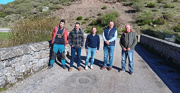 VISITA DE LA DIPUTACION A LA CARRETERA DE PANDETRAVE