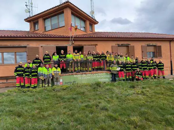 PERSONAL DE LA JUNTA Y LA UME COMPARTEN TECNICAS EN EXTINCION DE INCENDIOS