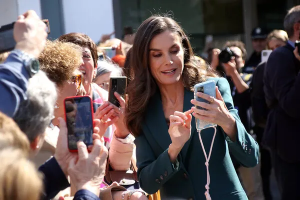 LA REINA A SU LLEGADA A LEON