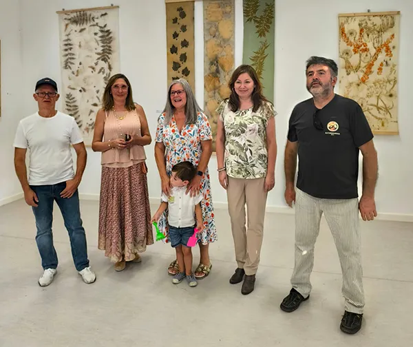 Jose Antonio García Arias, alcalde de La Pola; Elena Campos; Ana Campos; Cathy Thompson y José Manuel Gonzalez pedaneo de Paradilla