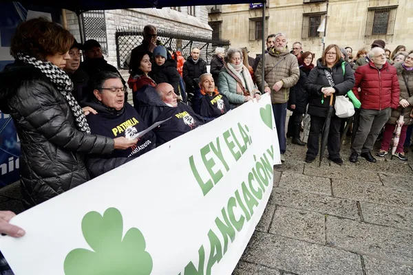 AFECTADOS POR LA ELA SE MANIFIESTAN EN EL CENTRO DE LEON