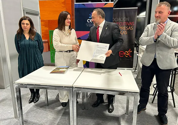 Firma CEAV EN FITUR