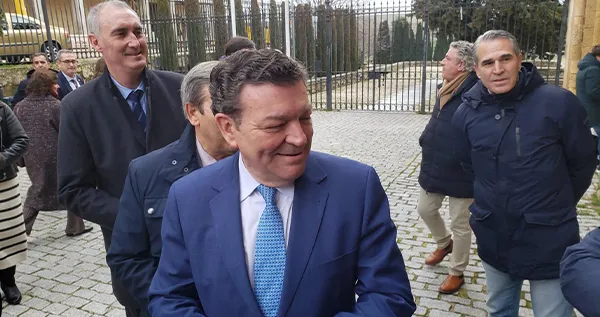 GONZALEZ GAGO A SU LLEGADA AL MUSEO ZULOAGA