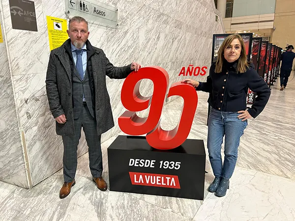 LOS DIPUTADOS DE TURISMO Y DEPORTES EN LA GALA DE PRESENTACION DE LA VUELTA