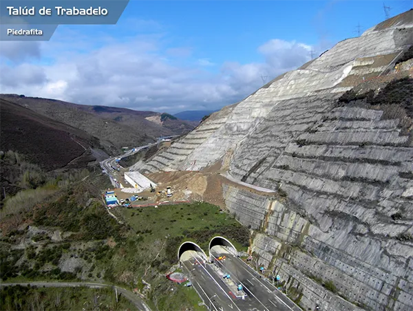 TALUD DE TRABADELO - PIEDRAFITA