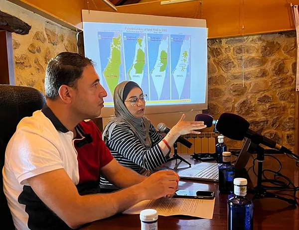 MOMENTO DE LA CONFERENCIA SOBRE LA SITUACION EN GAZA EN LA VECILLA DE CURUEÑO