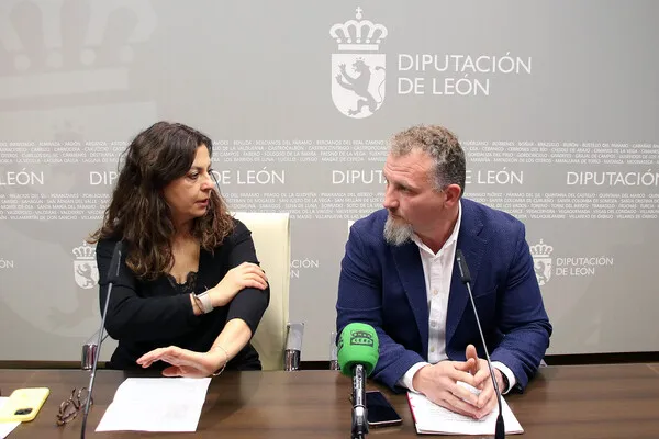 EL DIPUTADO Y LA CONCEJALA DE TURISMO, OCTAVIO GONZALEZ Y MERCEDES ESCUDERO