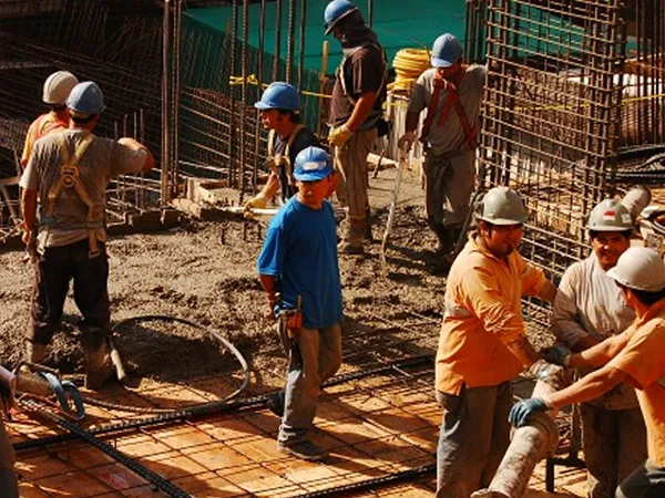 TRABAJADORES DE LA CONSTRUCCION