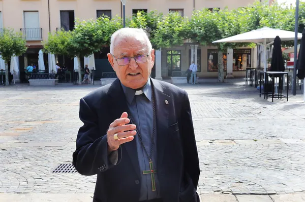 NICOLAS CASTELLANOS OBISPO EMERITO DE PALENCIA