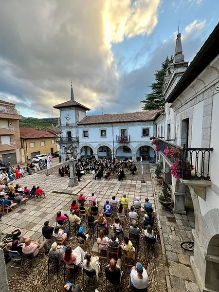 LA LIRA DE TORO EN LA POLA DE GORDON
