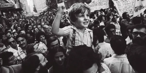 'Vientos del pueblo. De revoluciones y transiciones ibéricas (1974.1977)'