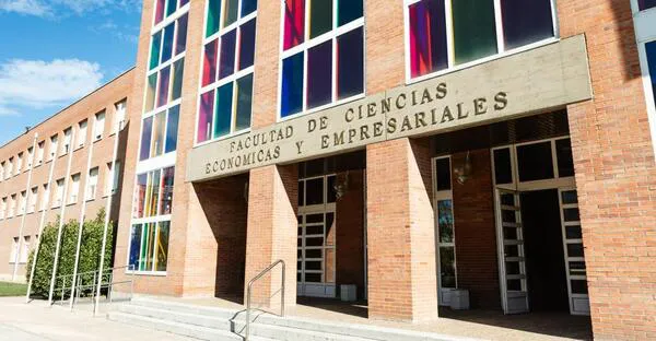 facultad_cc_economicas_y_empresariales_ule-02