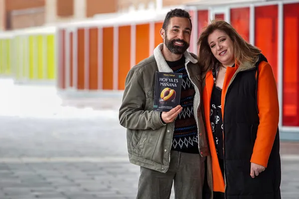 ANA ROCIO MADRUGA Y MARCOS CASTRO MORAN AUTORES DE HOY YA ES MAÑANA