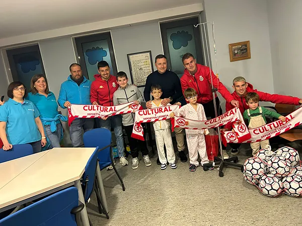 VISITA DE LOS JUGADORES DE LA CULTURAL AL CAULE