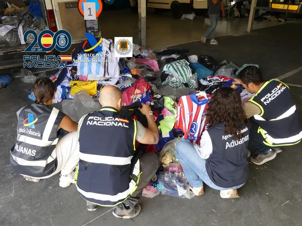 INCAUTACION DE ROPA FALSA EN ASTORGA