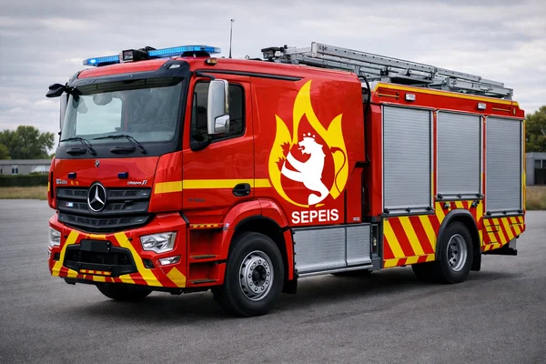 Camión de bomberos SEPEIS en estacionamiento (1)