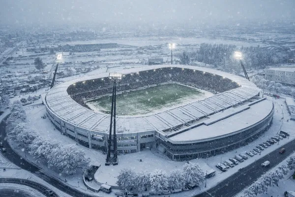 ESTADIO REINO DE LEON EN UNA FRIA JORNADA DE INVIERNO