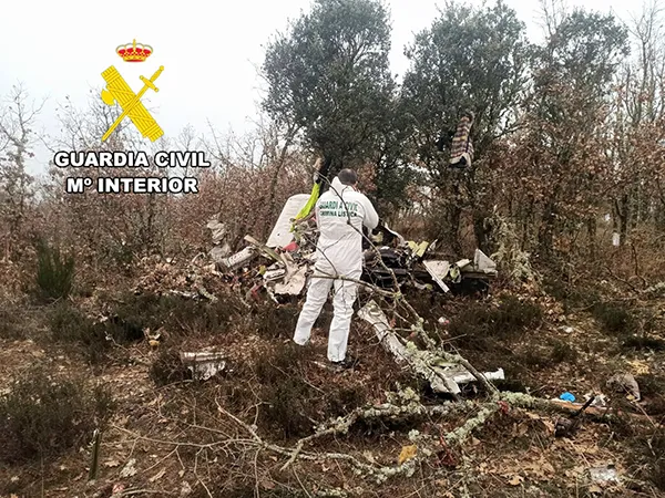 RESTOS DE LA AVIONETA SINIESTRADA EN CIMANES DE TEJAR