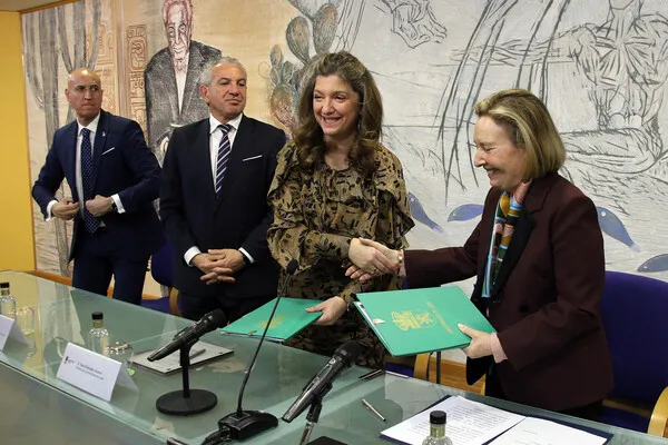 FIRMA DEL CONVENIO ENTRE LA ULE E INGENIERIA DE SISTEMAS PARA LA DEFENSA DE ESPAÑA