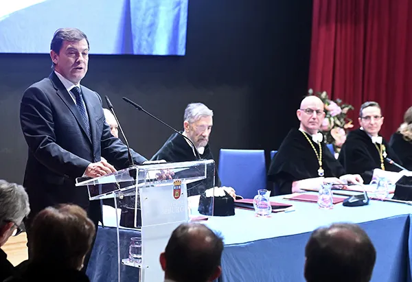MAÑUECO EN LA TOMA DE POSESION DEL RECTOR DE LA UNIVERSIDAD DE BURGOS