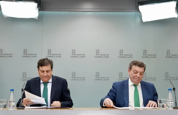 LOS CONSEJEROS PORTAVOZ Y DE ECONOMIA DE LA JCYL