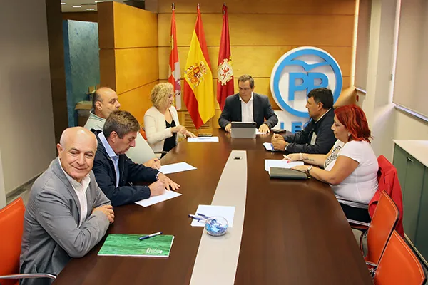 EL PP SE REUNE CON LAS OPAS DE LEON