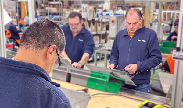 TRABAJADORES DE SOLTRA