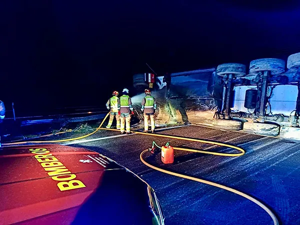 VUELCO DE UN CAMION EN LA A-231 EN SANTAS MARTAS