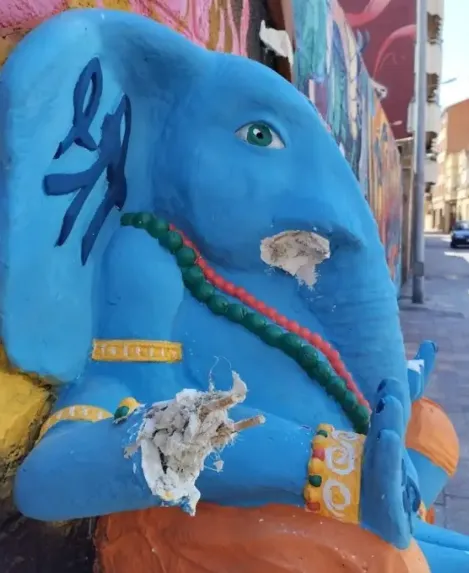 VANDALIZAN UNA OBRA EN RECONOCIMIENTO DE LOS VECINOS FALLECIDOS EN UN INCENDIO EN LA BAÑEZA