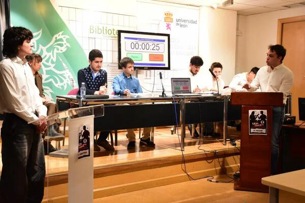 ligadebate_universdiad_de_leon_3
